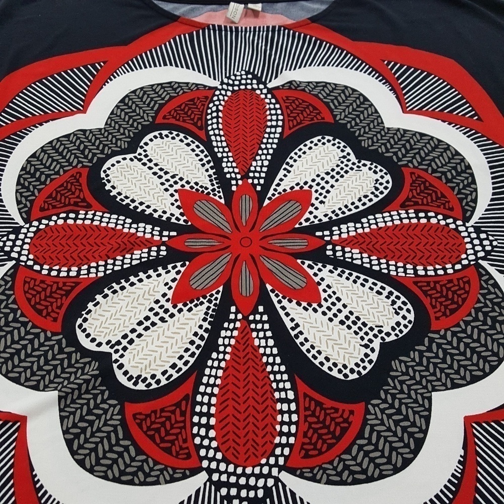 Madison Red White Black Floral Top Size Medium - Picture 5 of 7